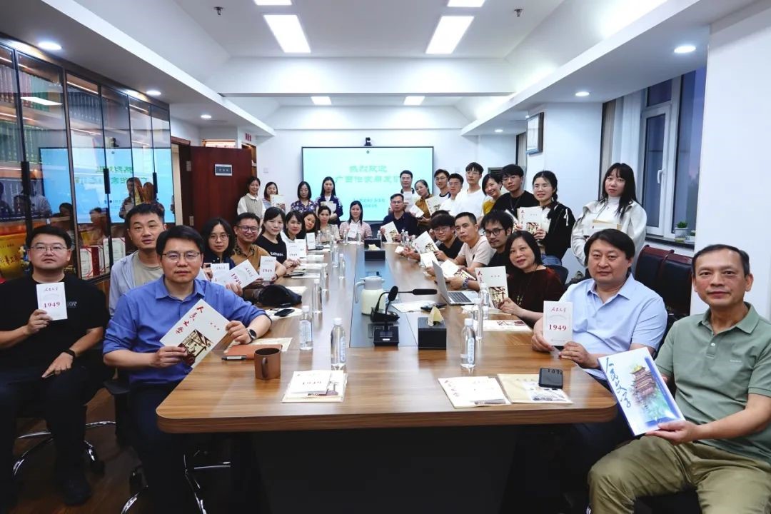 5月13日，第二期魯迅文學(xué)院廣西青年作家高級研修班學(xué)員代表走進《人民文學(xué)》雜志社座談交流