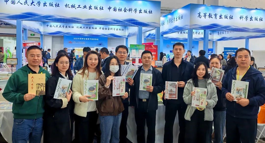 5月15日，《人民文學(xué)》首次參加在吉林長春舉辦的全國圖書館采購會，與期刊同行交流發(fā)行經(jīng)驗，接待讀者來現(xiàn)場閱讀、打卡