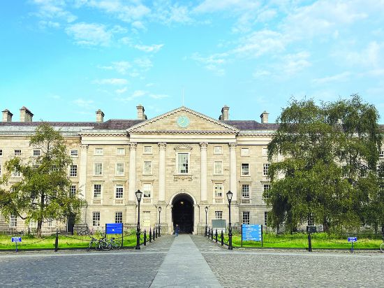都柏林圣三一學院：都柏林圣三一學院成立于1592年，由英國女王伊麗莎白一世創(chuàng)辦，至今已有400多年的歷史。作為愛爾蘭最古老的大學，這里培養(yǎng)了一批享譽世界的人才。